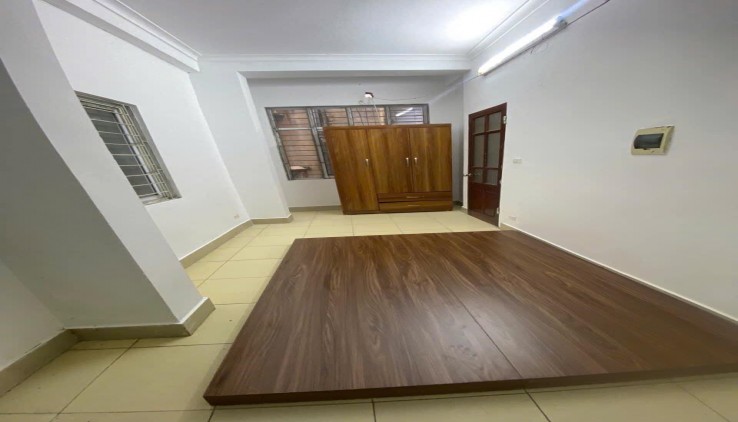 Cho thuê Ở NHÓM 6 NGƯỜI, Hộ GĐ, VP Công ty ngõ Minh Khai, DT 34m2- 3 tầng-Giá 8tr ctl